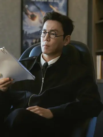 Plakat do serialu "모두가 자신의 무가치함과 싸우고 있다" #1540596