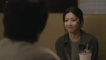 Zasłona do serialu "모두가 자신의 무가치함과 싸우고 있다" #1589617