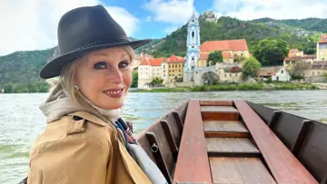 Zasłona do serialu "Joanna Lumley