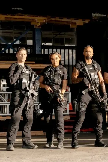 Plakat do serialu "S.W.A.T. Exiles" #1476866
