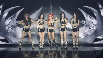 Zasłona do serialu "2024 (G)I-DLE WORLD TOUR [iDOL] W SEULU" #1603272