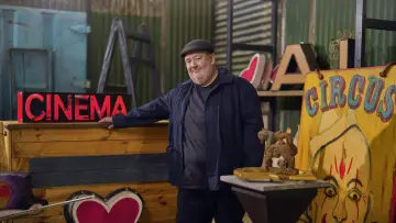 Zasłona do serialu "Johnny Vegas