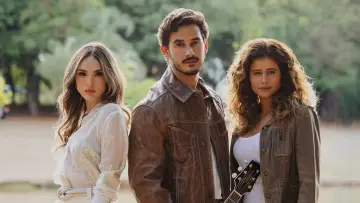 Zasłona к сериалу "Racing Heart" #1292892