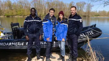Zasłona do serialu "Brigade du fleuve" #1671492
