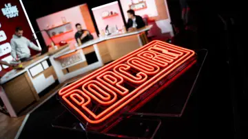 Zasłona do serialu "Popcorn" #1289609