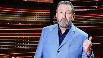 Zasłona do serialu "The 1% Club Rollover" #1748371