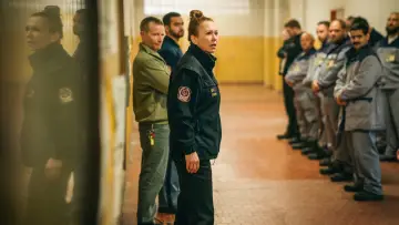 Zasłona do serialu "Oddíl B" #1848023
