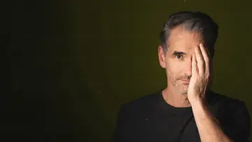 Zasłona do serialu "Todd Sampson