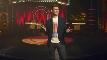 Zasłona do serialu "T