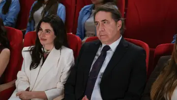 Zasłona к сериалу "Rozdarci" #1219009