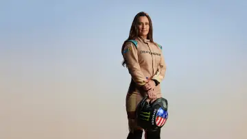 Zasłona do serialu "Sara Price: Chasing Dakar" #1775968