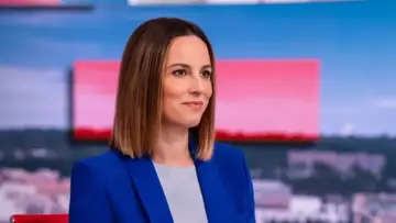 Zasłona do serialu "Na linii z Alicią Menendez" #1554362