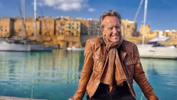 Zasłona do serialu "Richard E. Grant