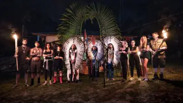Zasłona do serialu "Surviving Amazonas: Die Prüfung der Shanenawa" #1668694