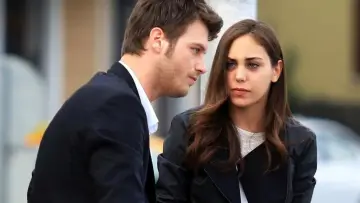 Zasłona к сериалу "Kuzey Güney" #1377564