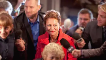 Zasłona do serialu "Rząd" #1423517