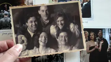 Zasłona к сериалу "Nasze matki, nasi ojcowie" #1442630