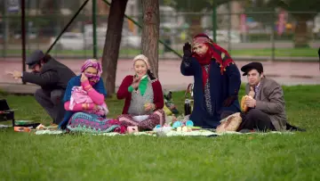 Zasłona do serialu "Kochaj mnie taką, jaka jestem" #1435008