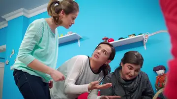 Zasłona do serialu "Kochaj mnie taką, jaka jestem" #1435017