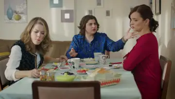 Zasłona do serialu "Kochaj mnie taką, jaka jestem" #1435046