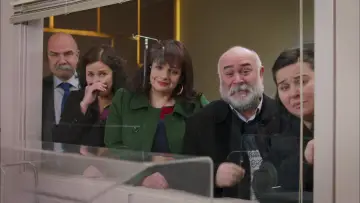 Zasłona do serialu "Kochaj mnie taką, jaka jestem" #1435067