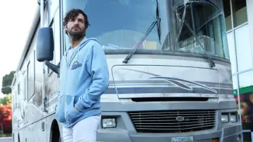 Zasłona к сериалу "Ostatni człowiek na Ziemi" #1371747