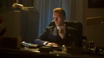 Zasłona к сериалу "Nocny recepcjonista" #1327113