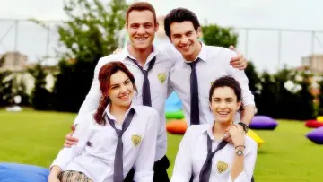 Zasłona к сериалу "Güneşi Beklerken" #1416799