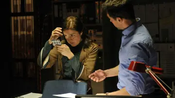 Zasłona do serialu "Los misterios de Laura" #1720362