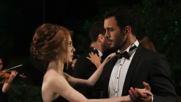 Zasłona к сериалу "Kiralık Aşk" #1339043