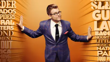 Zasłona do serialu "Adam Ruins Everything" #1659612