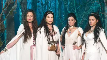 Zasłona к сериалу "Czarownice z East Endu" #1449982