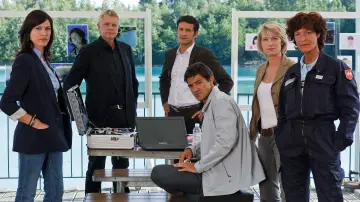 Zasłona к сериалу "Section de recherches" #1396474