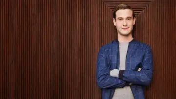 Zasłona do serialu "Tyler Henry - medium z Hollywood" #1662913