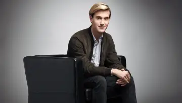 Zasłona do serialu "Tyler Henry - medium z Hollywood" #1662914