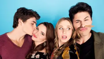 Zasłona do serialu "Faking It" #1592943