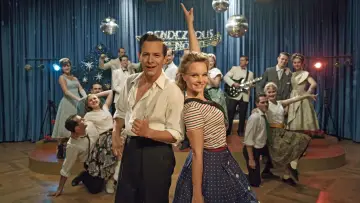 Zasłona do serialu "Ku