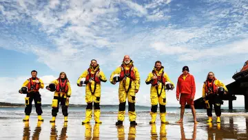 Zasłona do serialu "Saving Lives at Sea" #1228172