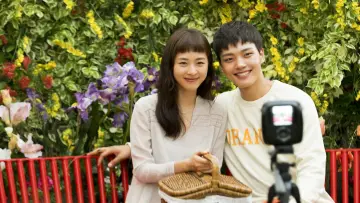 Zasłona do serialu "Reunited Worlds" #1665223