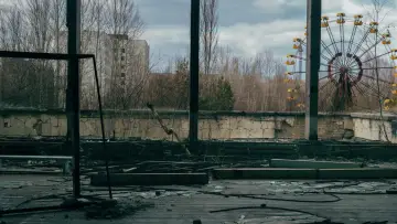 Zasłona do serialu "Porzucone konstrukcje" #1344865
