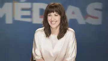 Zasłona do serialu "W mediach" #1537286