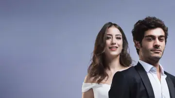 Zasłona к сериалу "Bizim Hikaye" #1423630