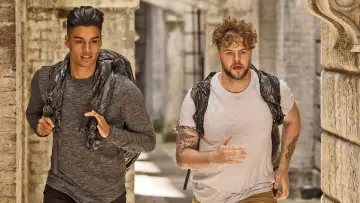 Zasłona к сериалу "Celebrity Hunted" #1317047