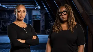 Zasłona к сериалу "Celebrity Hunted" #1317055