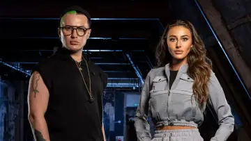 Zasłona к сериалу "Celebrity Hunted" #1317057