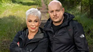 Zasłona к сериалу "Celebrity Hunted" #1317062