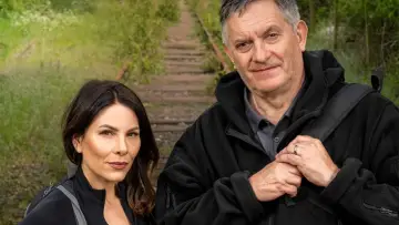 Zasłona к сериалу "Celebrity Hunted" #1317067