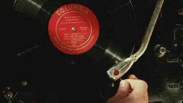 Zasłona do serialu "Soundbreaking" #1599815