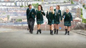 Zasłona к сериалу "Derry Girls" #1428036