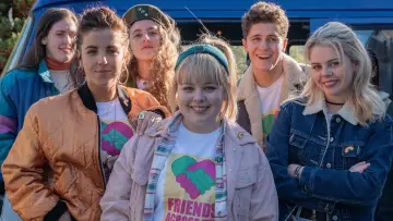 Zasłona к сериалу "Derry Girls" #1428054